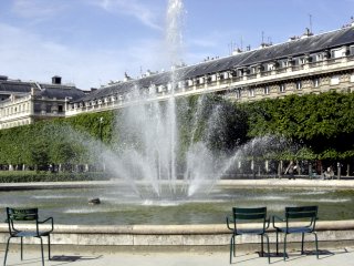 https://www.paris-walking-tours.com/images/royalfountain.jpg